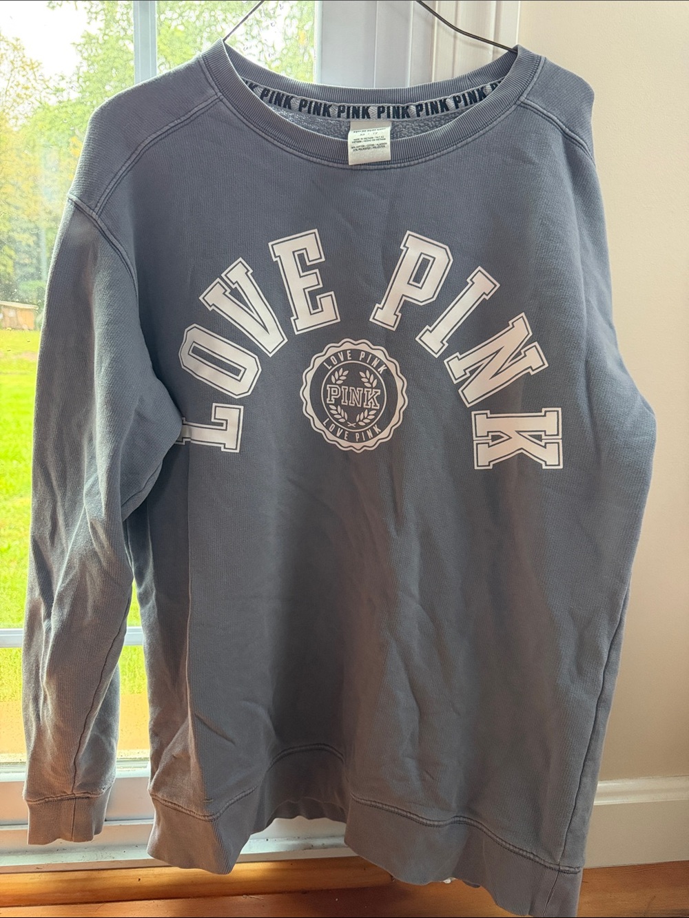 PINK- Victoria’s Secret Top-Sweater